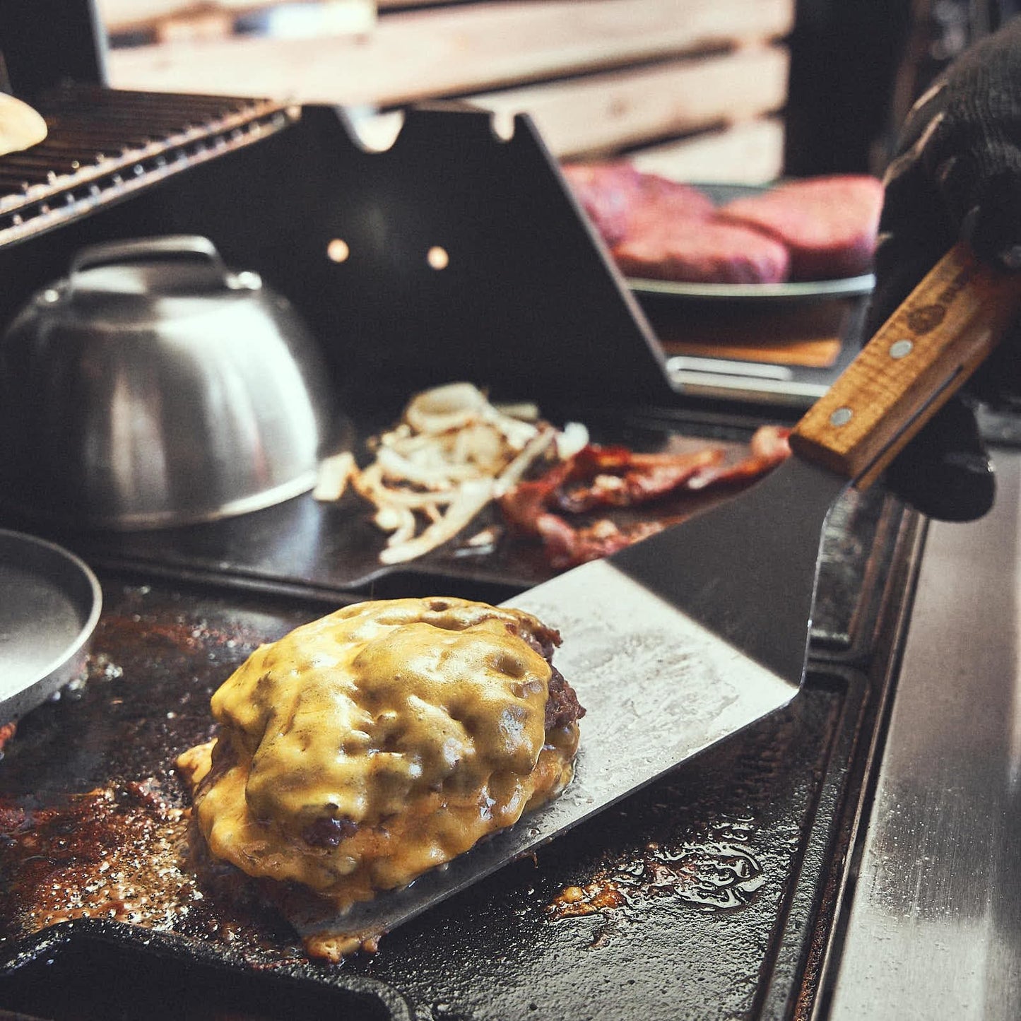 🍔 BURNHARD Burger-Set 6-tlg. – Inkl. Burgerpresse, Smasher, Wender, 2 Melting Domes & Rezeptheft aus Edelstahl